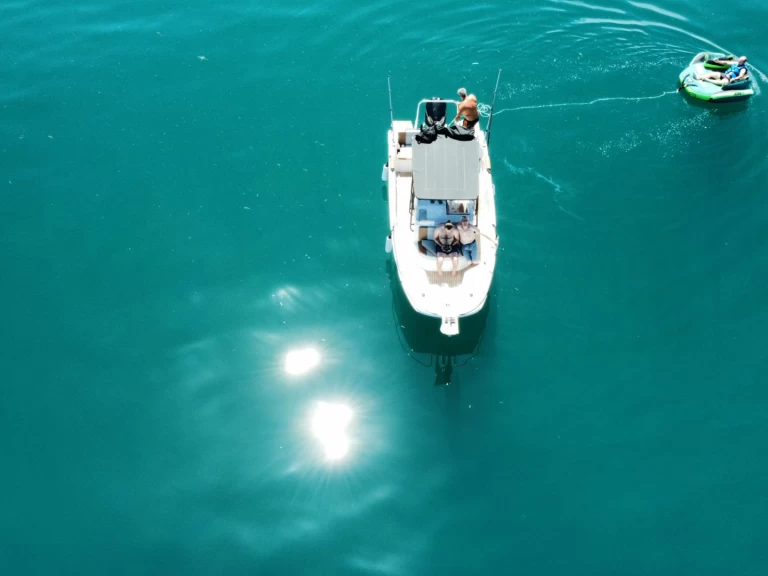 Motorówka do wynajmu w Publier w najlepszej cenie