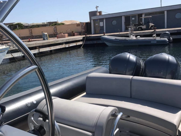 Sea Water Sea Water Phantom 300 między profesjonalistami a osobami prywatnymi w Bonifacio