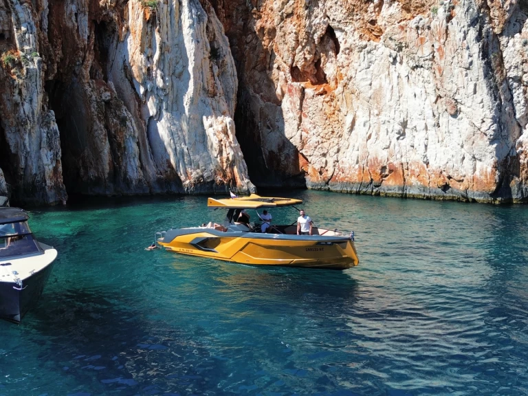 Wynajem Motorówka w Split - Alesta Marine Raptor parasailing