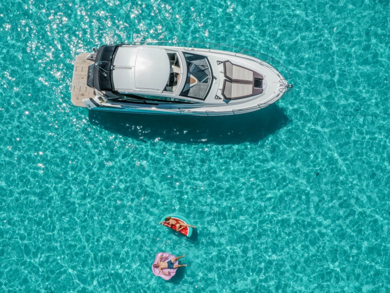 Wynajmij Bénéteau Gran Turismo 40 w Tamarin