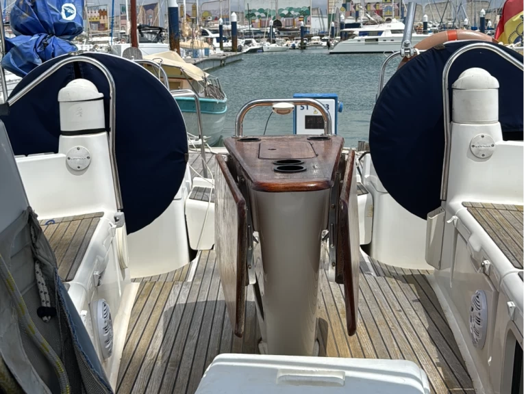 Wynajem Żaglowiec Jeanneau z patentem 