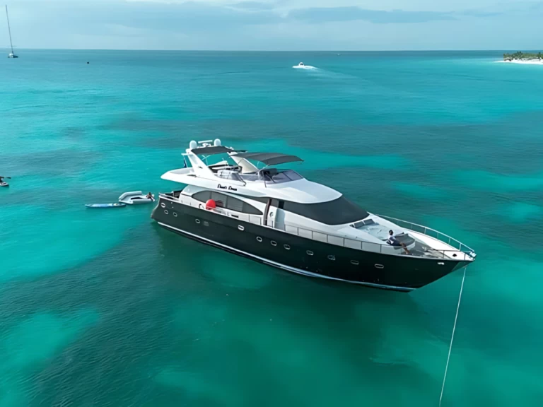 Wynajem Luksusowy jacht Custom Made z patentem 