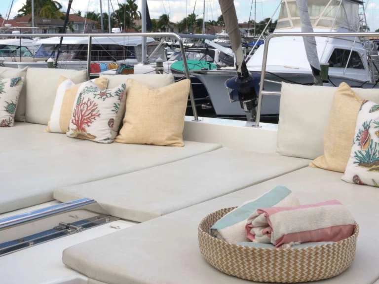 Wynajem Luksusowy jacht Bali z patentem 