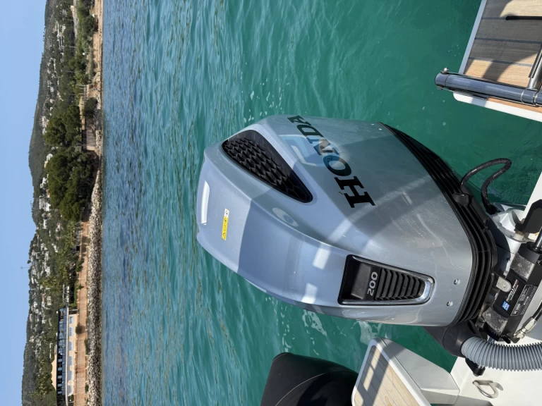 Wynajem Łódż półsztywna Vanguard z patentem 