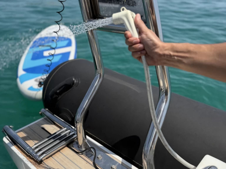 Łódż półsztywna do wynajmu w Puerto Portals w najlepszej cenie