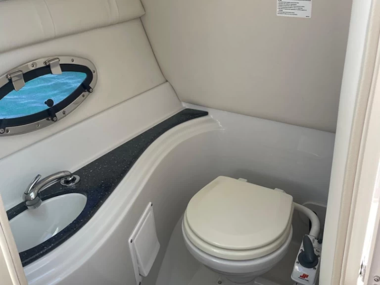 Crownline Crownline 260 LS między profesjonalistami a osobami prywatnymi w Portals Nous