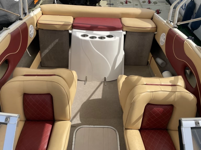 Wynajem Motorówka Rinker z patentem 