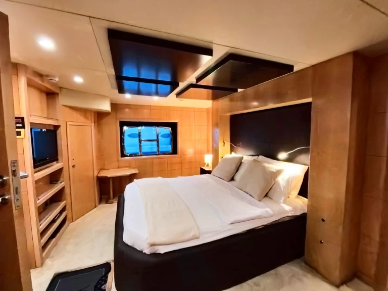 Wynajem łodzi Dubai Marina tanio Dubai Marine 82Ft