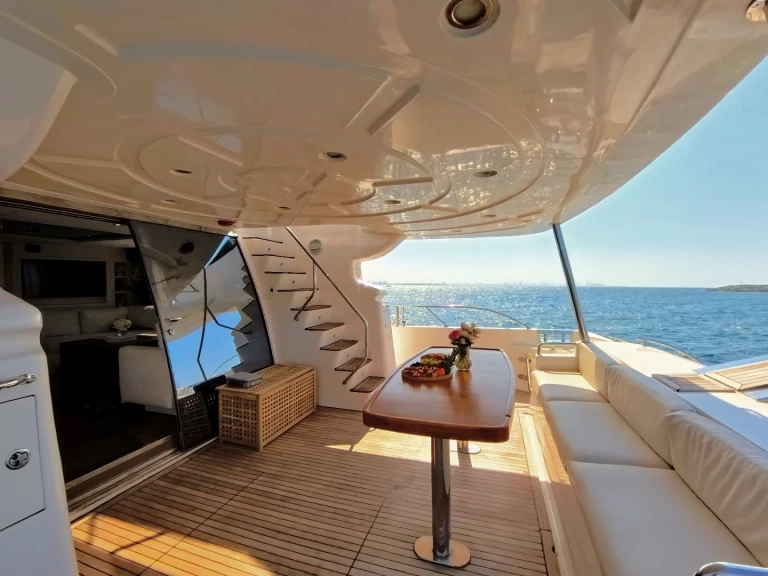 Luksusowy jacht do wynajmu w Dubai Marina w najlepszej cenie