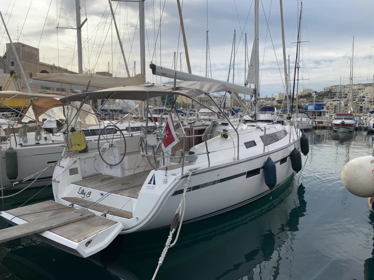 Bavaria Bavaria 41 między profesjonalistami a osobami prywatnymi w Kalkara