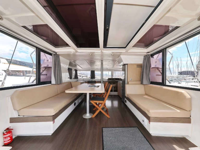 Wynajmij Katamaran z lub bez skippera Bali w Ta' Xbiex