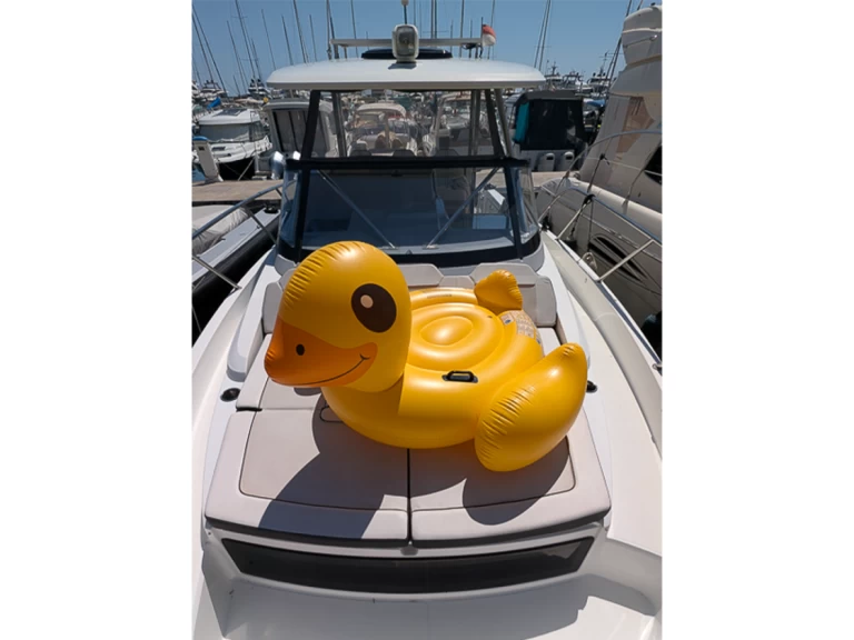 Wynajem w Saint-Jean-Cap-Ferrat- Jeanneau Cap Camarat 10.5 WA na SamBoat