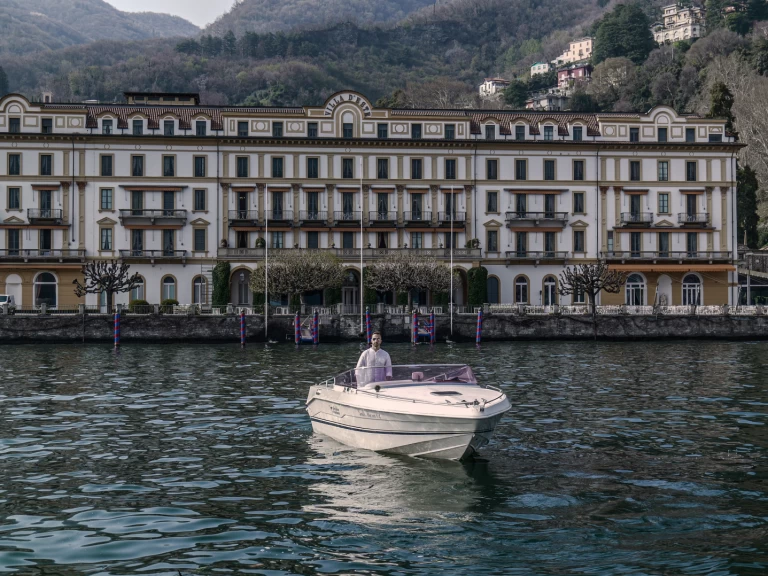 Wynajem Motorówka Airon z patentem 