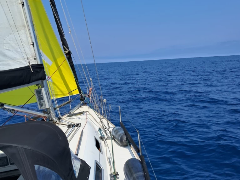 Bénéteau First 36.7 między profesjonalistami a osobami prywatnymi w Canet-en-Roussillon