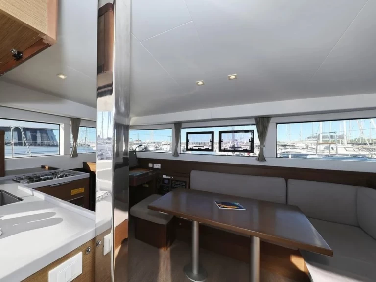 Wynajmij Katamaran z lub bez skippera Lagoon w Limassol Marina