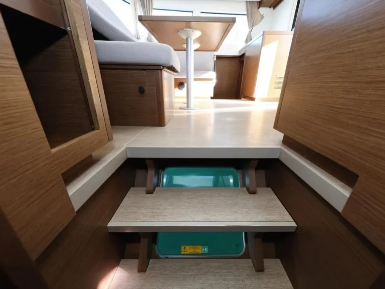 Wynajem Katamaran Lagoon z patentem 