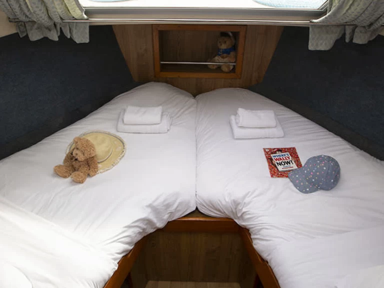 Le Boat Crusader między profesjonalistami a osobami prywatnymi w Spean Bridge