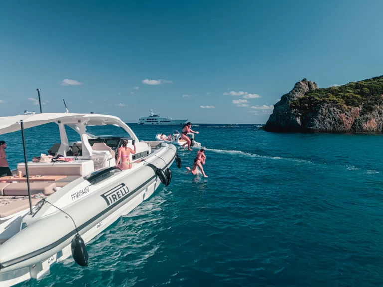 Wynajmij Motorówka z lub bez skippera Pirelli w Torre Annunziata