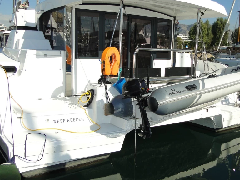 Katamaran do wynajmu w Alimos w najlepszej cenie