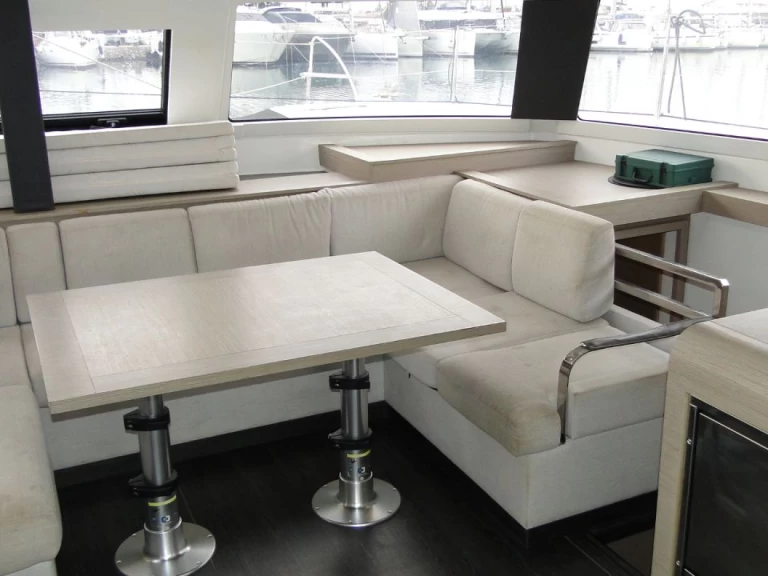 Wynajem łodzi Fountaine Pajot Elba 45 w Alimos na SamBoat 