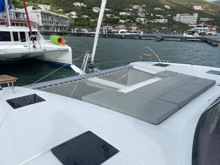 Wynajem Katamaran Fountaine Pajot z patentem 