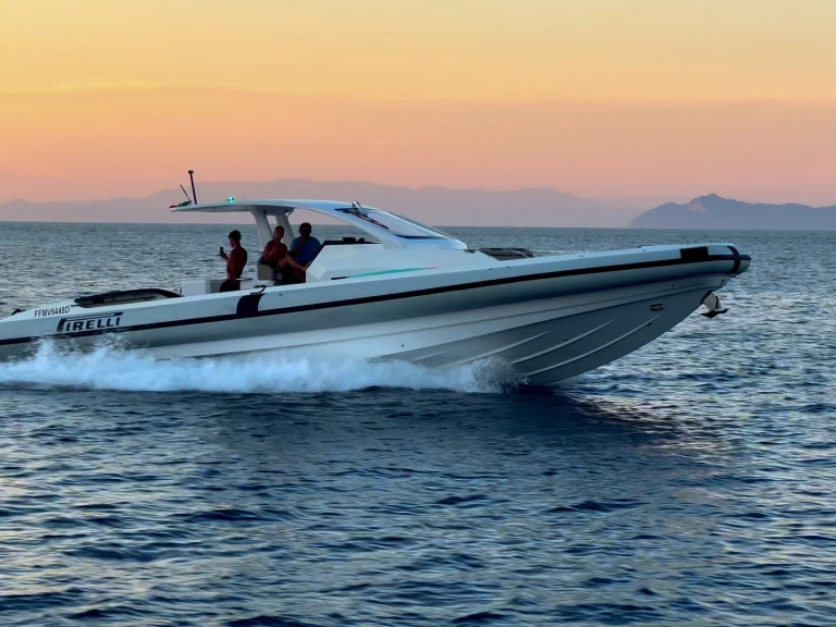 Motorówka do wynajmu w Torre Annunziata w najlepszej cenie