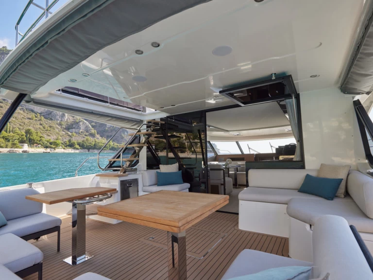 Wynajem Motorówka Prestige z patentem 