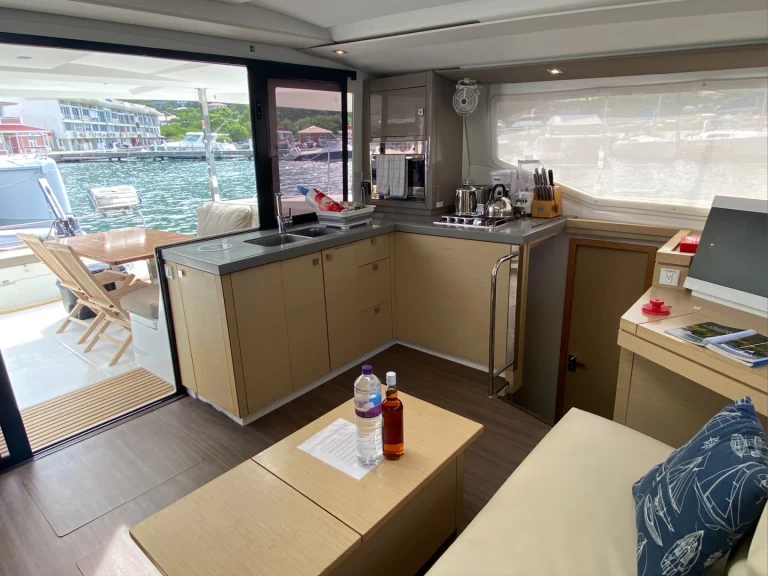 Wynajmij Fountaine Pajot Lucia 40 w Road Town