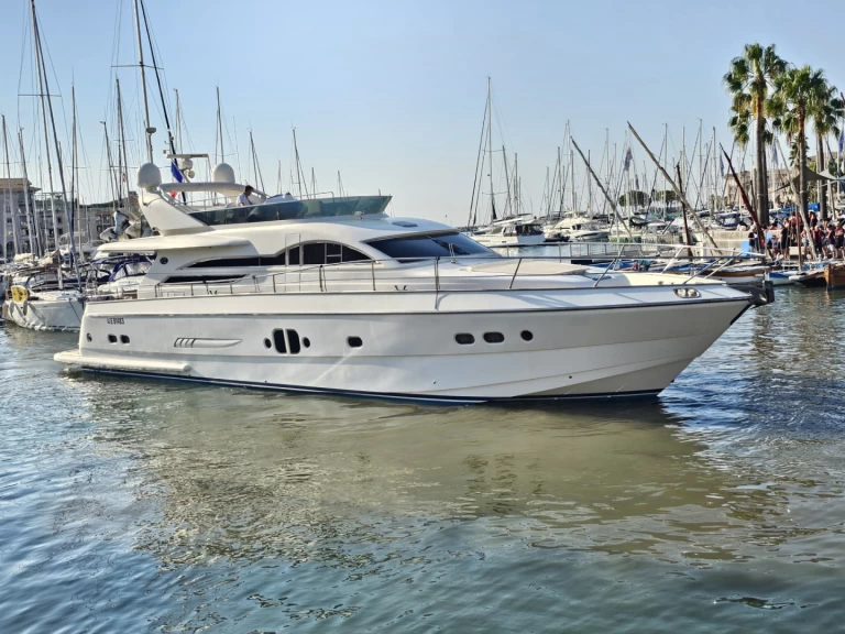 Luksusowy jacht do wynajmu w Saint-Raphael w najlepszej cenie