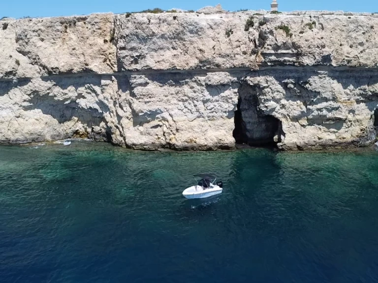 Compass Compass 150 CC między profesjonalistami a osobami prywatnymi w Xemxija