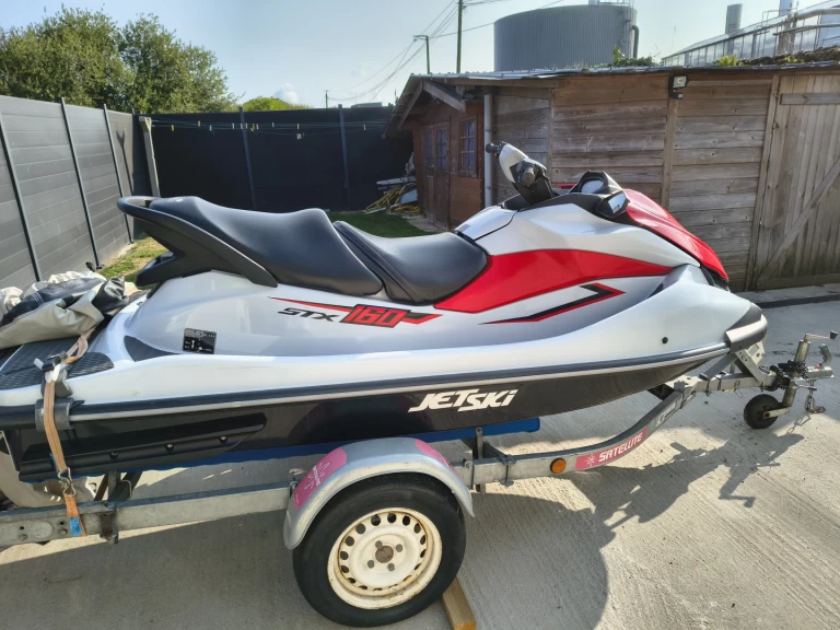 Wynajmij Jet ski z lub bez skippera Kawasaki w Saint-Malo