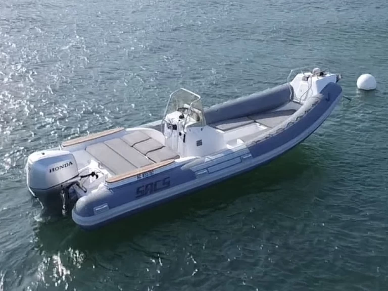 Wynajem Łódż półsztywna Sacs z patentem 