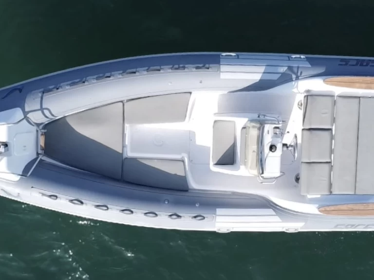 Łódż półsztywna do wynajmu w Lège-Cap-Ferret w najlepszej cenie