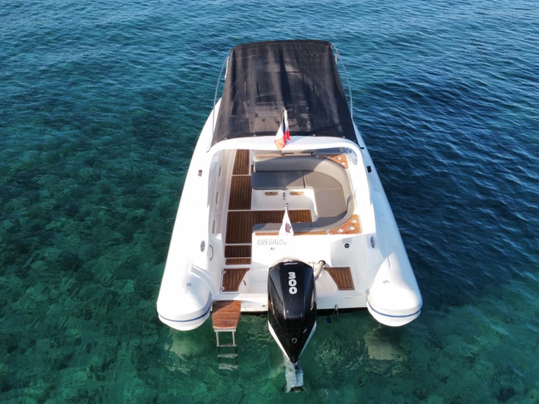 Wynajem Łódż półsztywna Lomac z patentem 