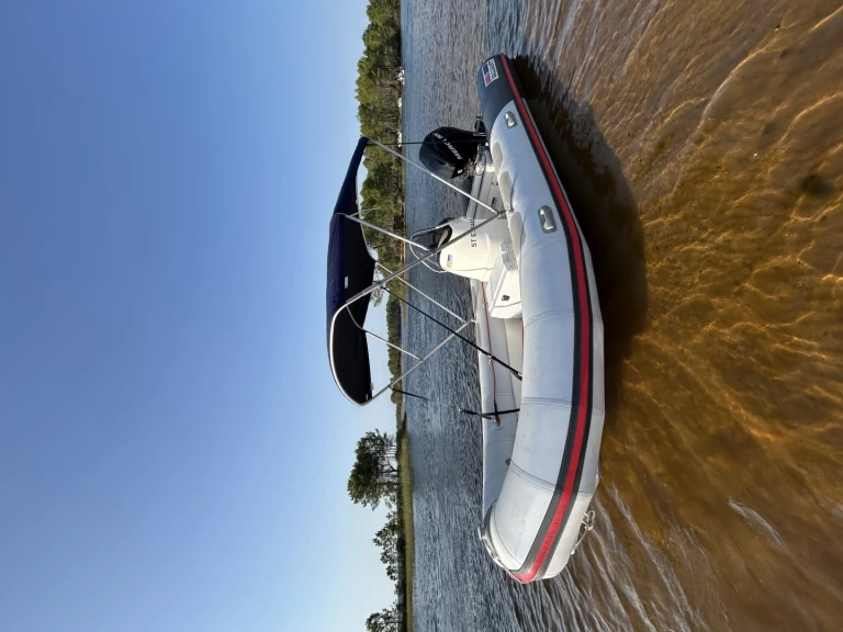 Wynajem Łódż półsztywna Valiant z patentem 