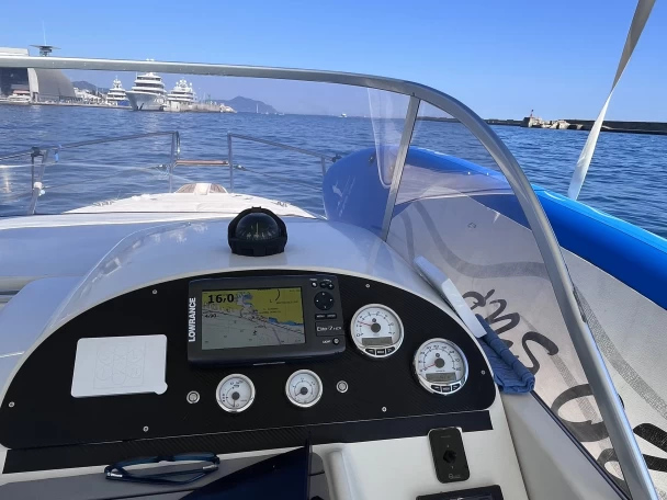 Wynajem Motorówka Capelli z patentem 