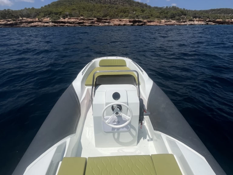 Wynajmij Motorówka z lub bez skippera Zar w Es Jondal