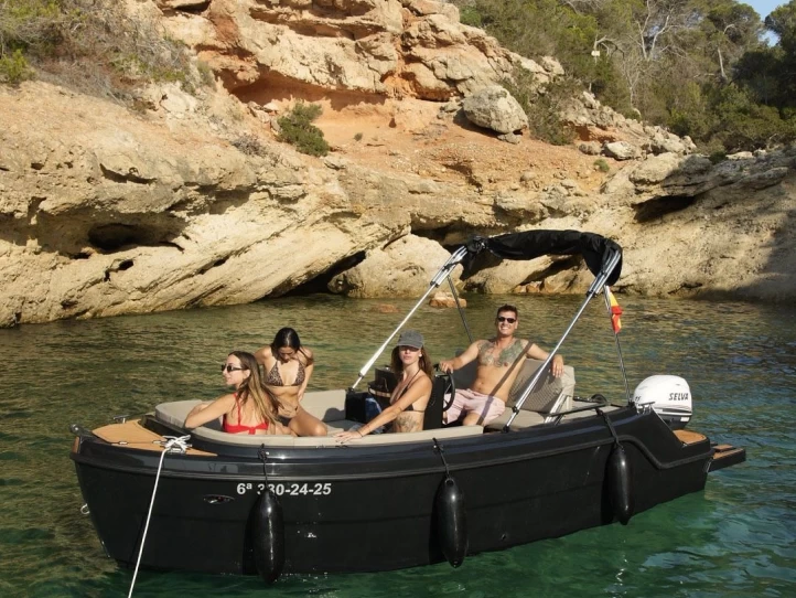 Wynajmij AQUA51 550 w Sant Antoni de Portmany