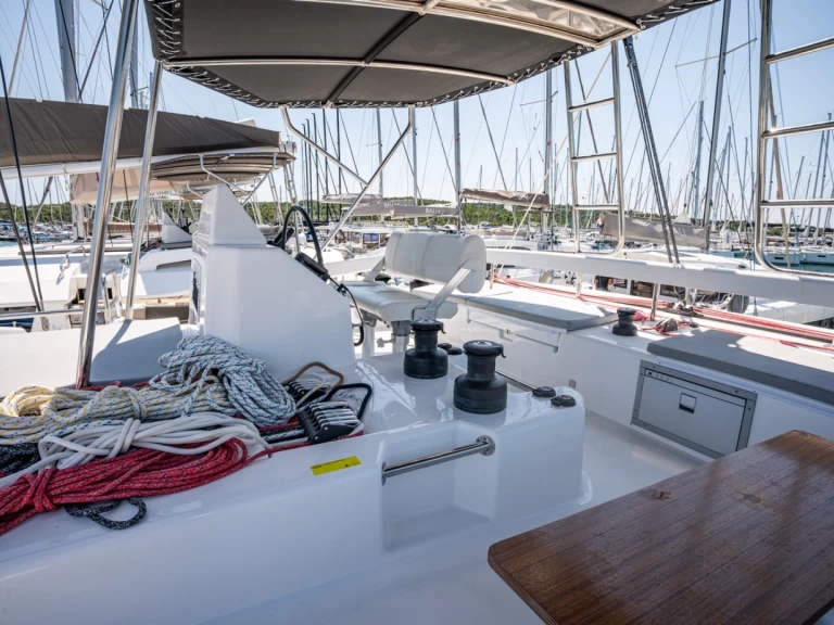 Wynajmij Dufour Dufour Catamarans 48 Sail w Pirovac