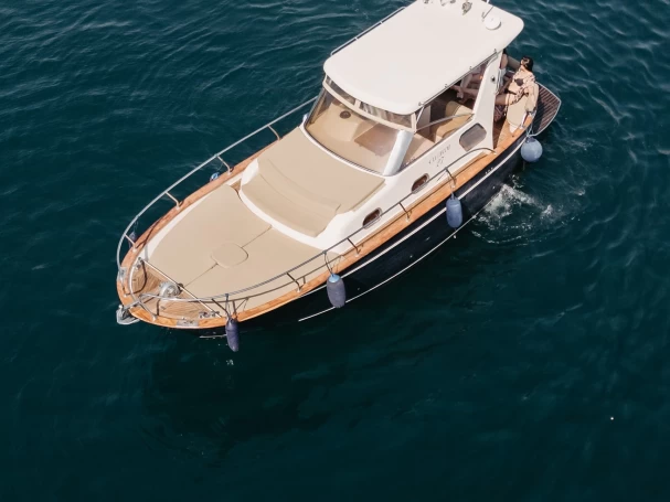 Wynajmij Motorówka z lub bez skippera Libeccio 27 w Castellammare di Stabia