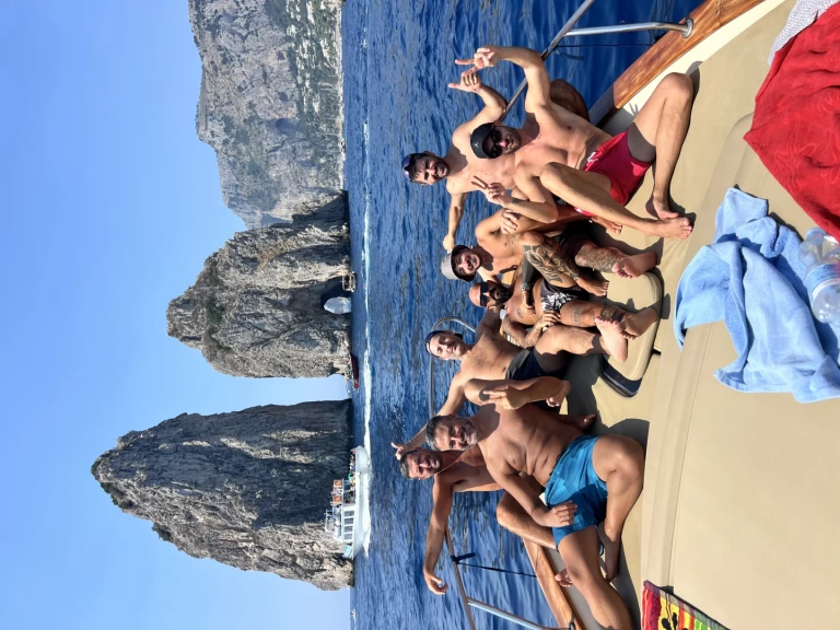 Motorówka do wynajmu w Castellammare di Stabia w najlepszej cenie