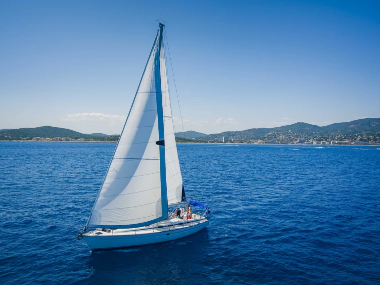 Bavaria Bavaria 50 między profesjonalistami a osobami prywatnymi w Cavalaire-sur-Mer