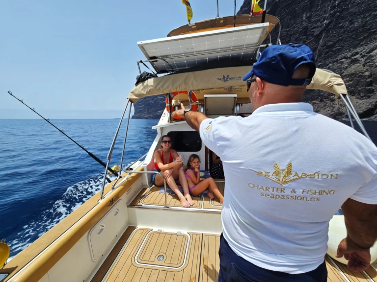 Bertram Bertram 28 flybrigde między profesjonalistami a osobami prywatnymi w Guía de Isora