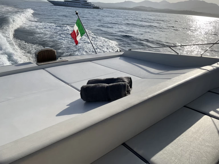 Wynajem Motorówka Itama z patentem 