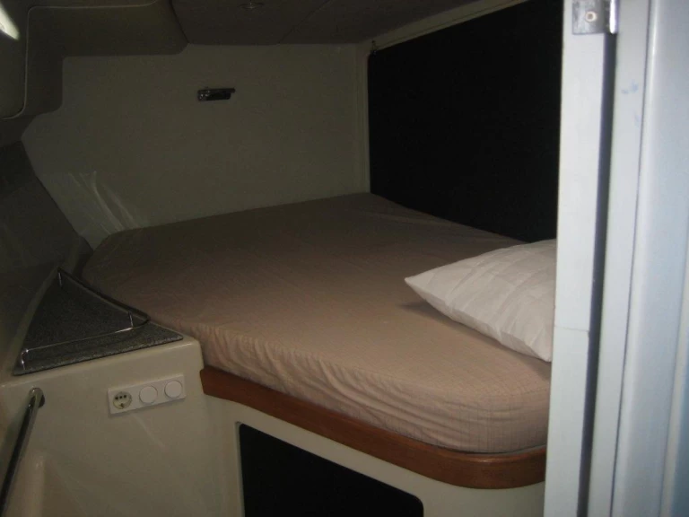 STEALTH yachts Stealth 420 SC między profesjonalistami a osobami prywatnymi w Palma de Mallorca