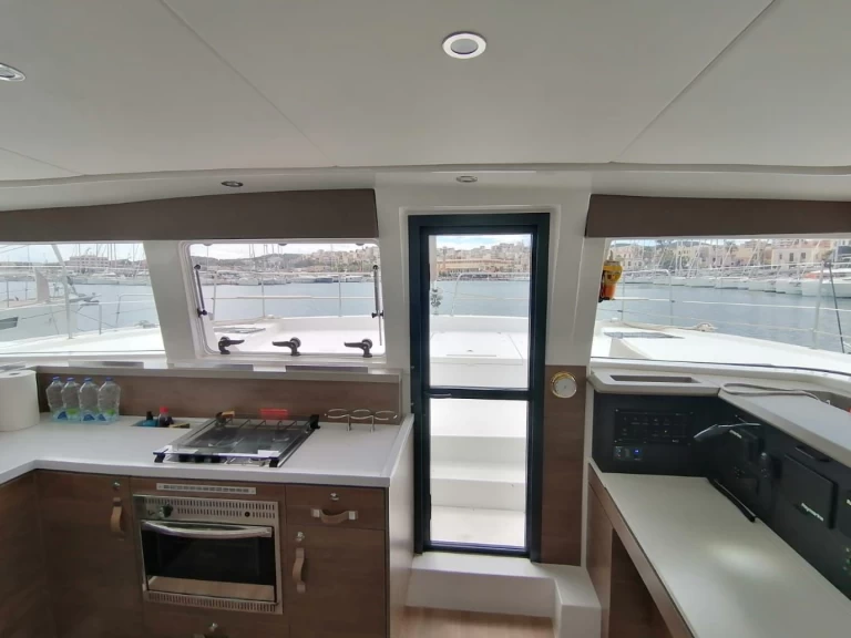 Bali Bali 4.2 między profesjonalistami a osobami prywatnymi w Lavrio