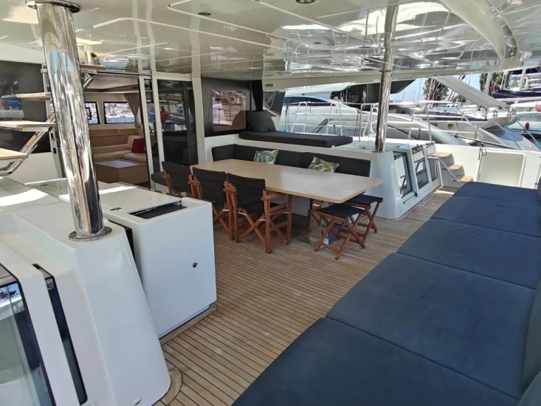 Wynajem Katamaran Lagoon z patentem 