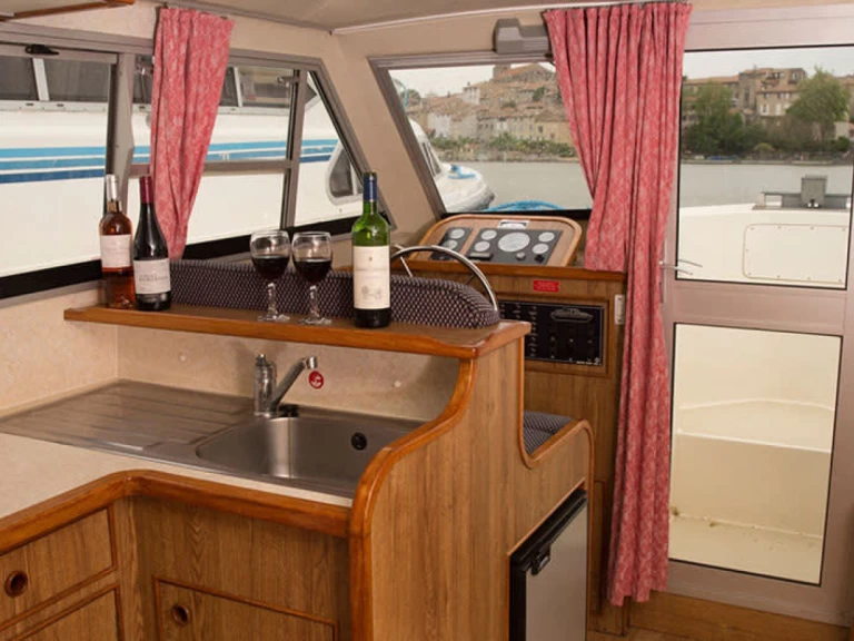 Le Boat Cirrus A między profesjonalistami a osobami prywatnymi w Saint-Gilles-Croix-de-Vie