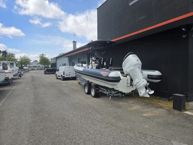 Wynajem Łódż półsztywna Searib's z patentem 