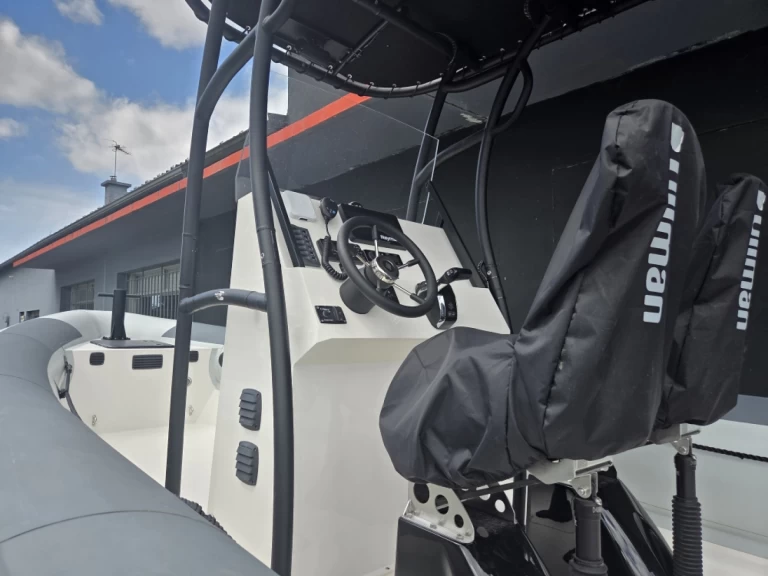 Łódż półsztywna do wynajmu w Arzon w najlepszej cenie